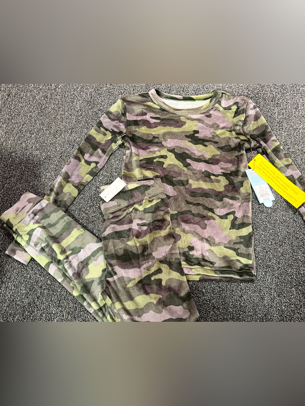 Cat & Jack Girls Camo Pullover pjs matching pants in Green & grey